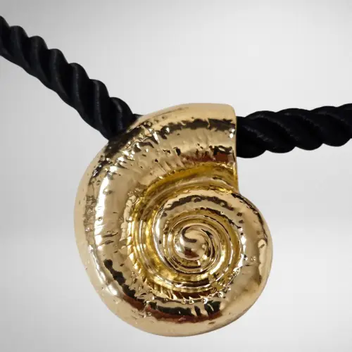 Collar Caracola Dorada Oceanía – ERYNA