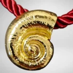 Collar caracola cordón rojo ERYNA