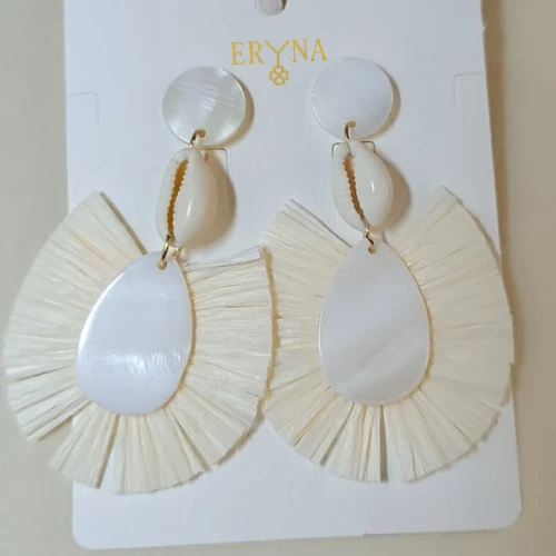 PENDIENTES DE CONCHA Y RAFIA NATURAL ERYNA PENDIENTES DE CONCHA Y RAFIA NATURAL ERYNA