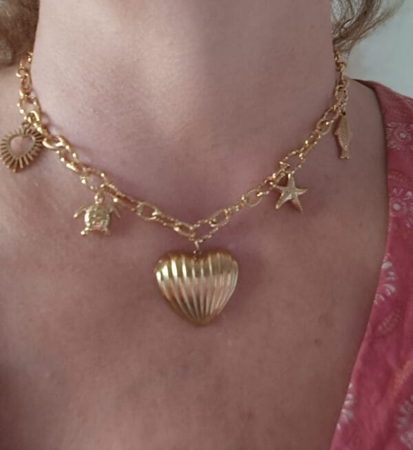COLLAR ERYNA CORAZÓN Y CHAKRAS MARINOS ACERO DORADO