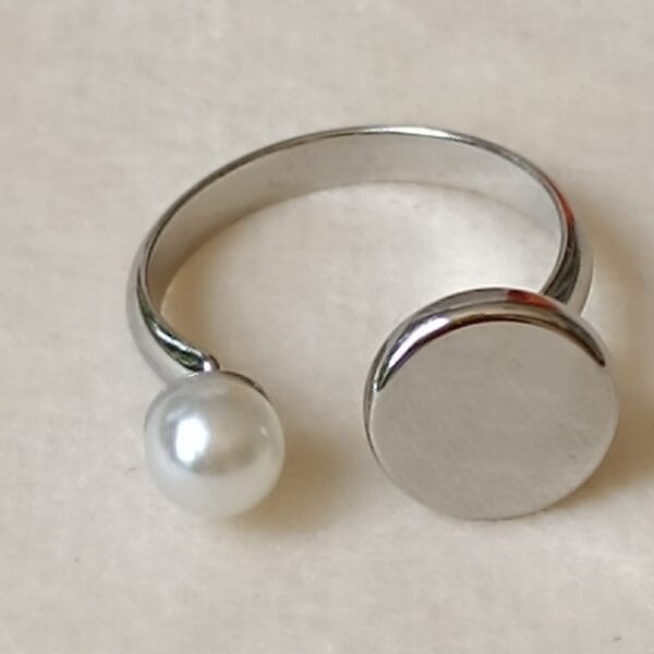 anillo ERYNA plateado perla imitación