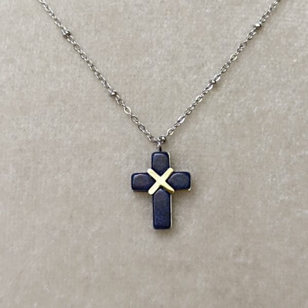 Colgante Cruz ERYNA en piedra azul con cadena plateada de acero