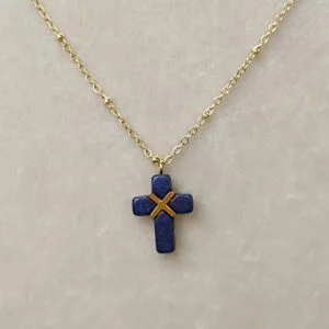 Colgante Cruz ERYNA en piedra azul con cadena dorada de acero