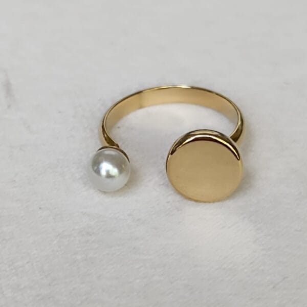 anillo dorado ERYNA abierto con perla