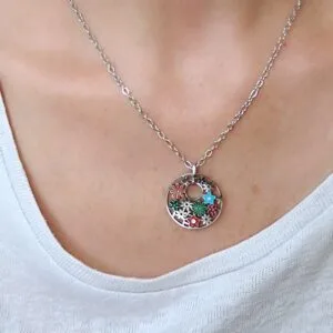 collar-eryna-flores-multicolor-acero-en-cuello collar-eryna-flores-multicolor-acero-en-cuello