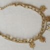 Pulsera ERYNA doble en acero dorado con colgantes de trébol vista extendida