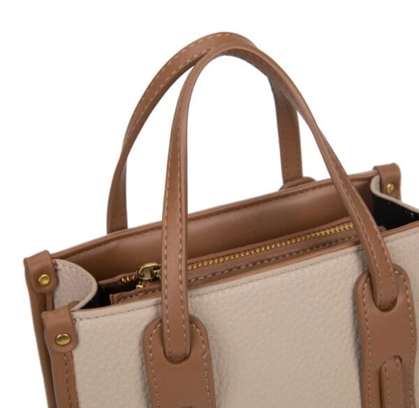 bolso bandolera kaki marca IRENE con asas y cremallera