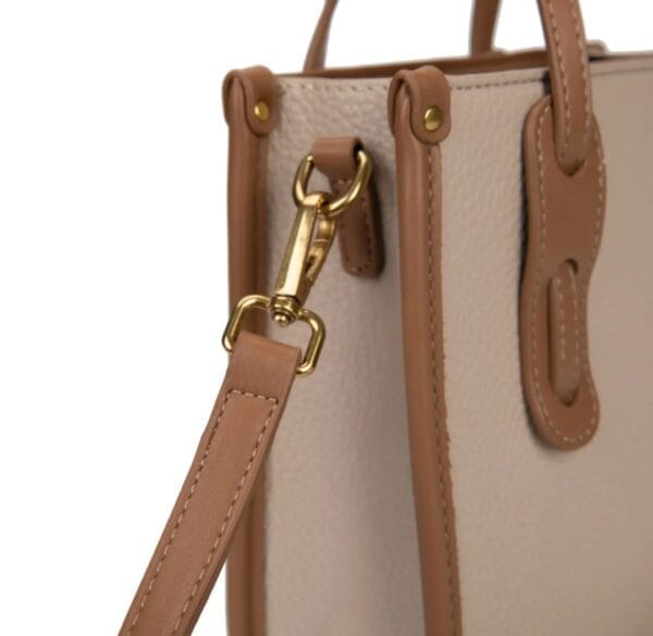 bolso bandolera kaki marca IRENE con asas y cremallera
