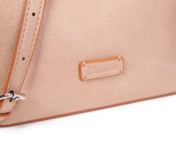 bolso irene bandolera rosa detalle logo