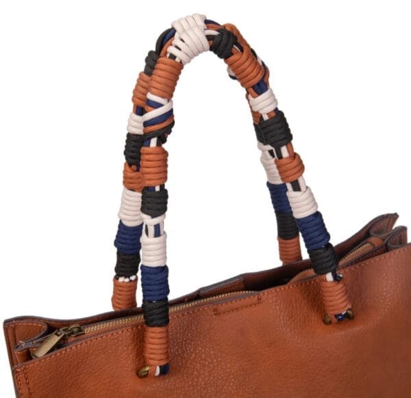 Bolso IRENE apricot-castaño con asa trenzada y correa ajustable