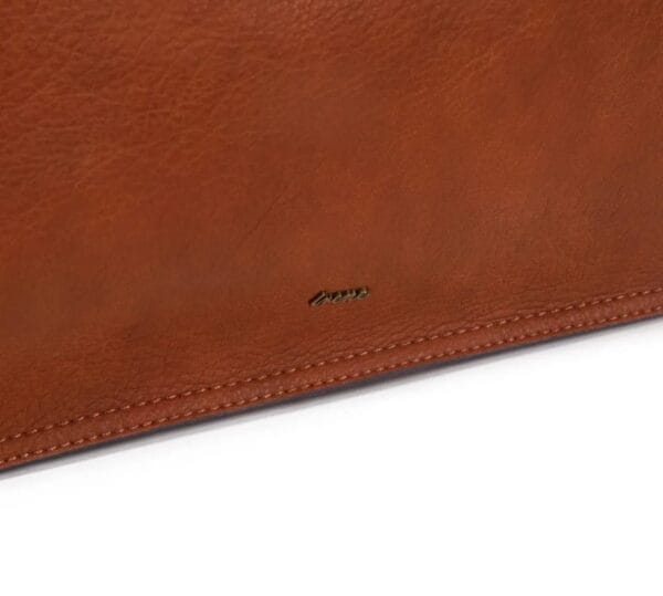 Bolso IRENE apricot-castaño con asa trenzada y correa ajustable
