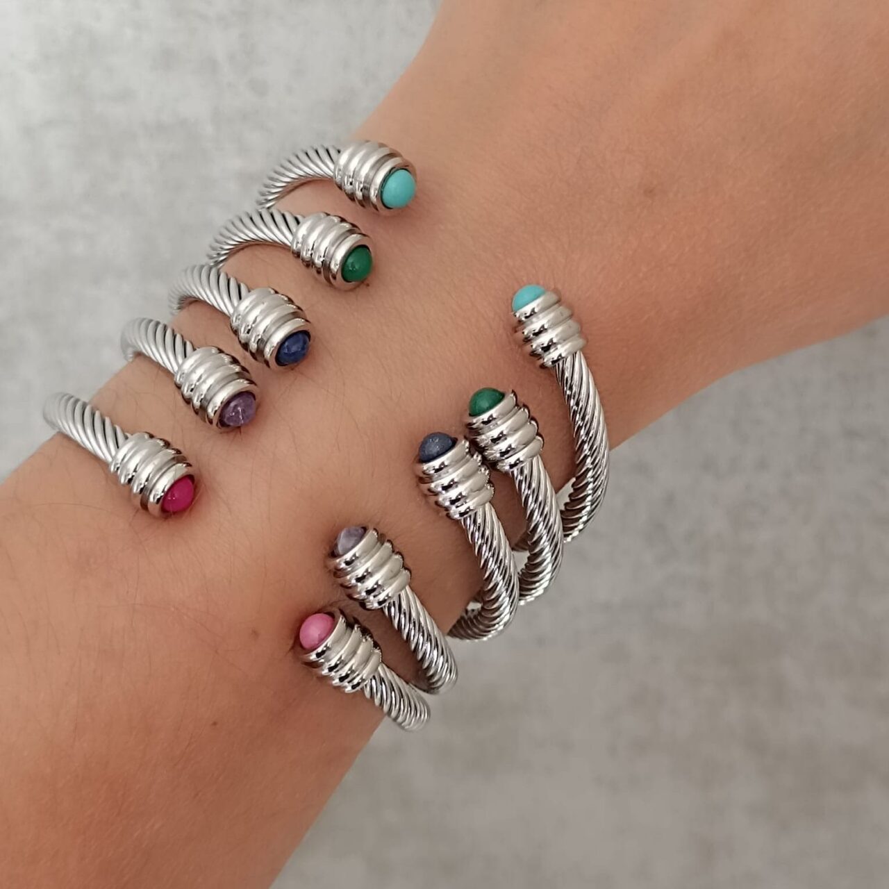 Pulsera rígida plateada ERYNA con piedras de colores