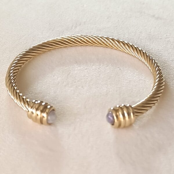 Pulsera rígida dorada ERYNA con piedra morada