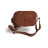 Bolso camel de piel auténtica con flecos y correa ajustable visto de espaldas