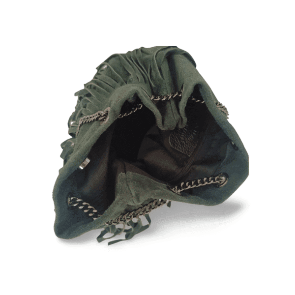 Interior del bolso de ante con forro negro y cadena ERYNA
