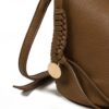 Bolso NOA & IRE piel sintética color café detalle trenzado lateral