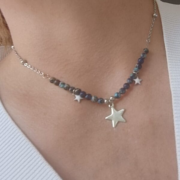 collar-eryna-estrellas-azules-detalle