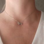 Collar de acero inoxidable plateado con colgante perro salchicha en mujer Collar de acero inoxidable plateado con colgante perro salchicha en mujer