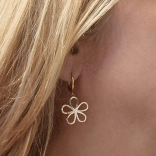 pendientes-flor-acero-dorados-eryna