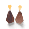 pendientes geométricos de resina marrón y dorado