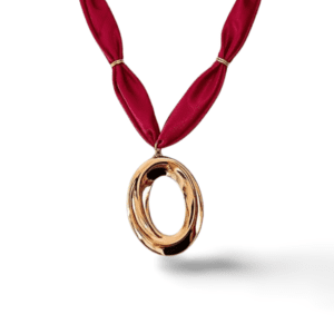 COLLAR ERYNA ELIPSE DORADA 3 Collar ERYNA elipse dorada con cinta roja