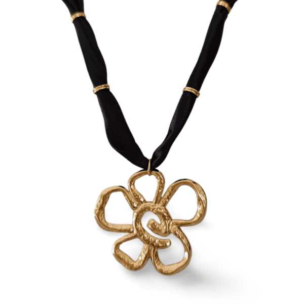 Collar ERYNA flor dorada con cinta negra