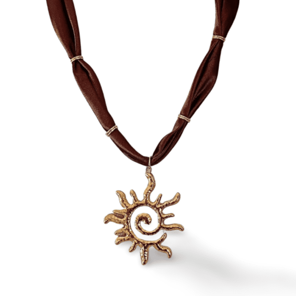 Collar ERYNA sol dorado con cinta marrón