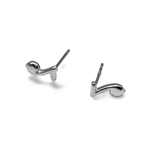 PENDIENTES ERYNA DE NOTA MUSICAL EN ACERO INOXIDABLE PLATA 1 vista lateral de pendientes de nota musical eryna