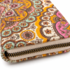Detalle de cremallera de cartera de mujer estampada – ERYNA Detalle de cremallera y tejido estampado de cartera de mujer ERYNA