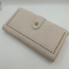 Cartera mujer beige con tachuelas