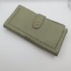Cartera mujer verde con tachuelas