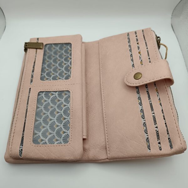 Interior cartera mujer compartimentos