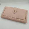 Cartera mujer rosa con tachuelas