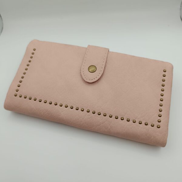 Cartera mujer rosa con tachuelas