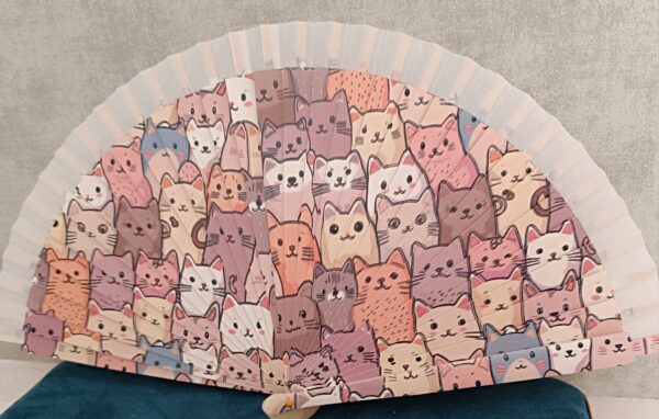 Abanico para mujer ERYNA con diseño de gatitos en tonos pastel