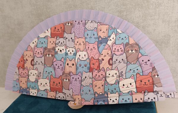 Abanico ERYNA de gatitos con ribete lila