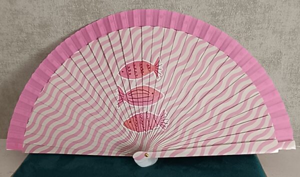 Abanico ERYNA rosa con diseño de peces