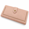 Cartera de mujer rosa con tachuelas estilo vintage