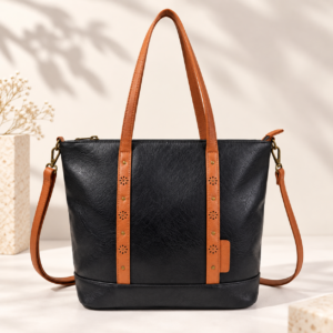 Bolso tote en color negro con asas dobles troqueladas y bandolera desmontable con mosquetones