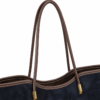Detalle de asas del Bolso Tote Bicolor negro y marrón Detalle de las asas marrones del Bolso Tote Bicolor negro y marrón