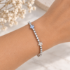 Pulsera ERYNA Plateada Circonitas y Tréboles - Puesta en la Muñeca Pulsera ERYNA de tenis plateada con circonitas y tréboles de cuatro hojas puesta en la muñeca
