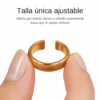 Anillo ERYNA de acero abierto por detrás sujetado entre los dedos para ajustarlo: talla única ajustable