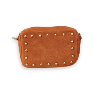 Bolso bandolera pequeño de ante color teja con tachuelas doradas