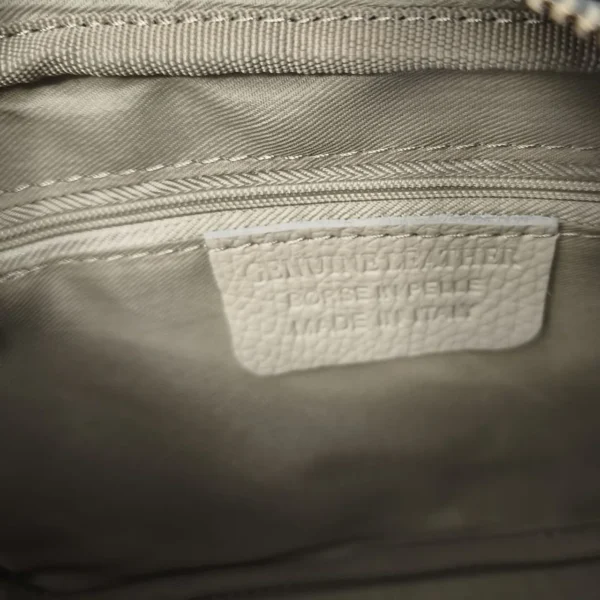 Interior del bolso bandolera ERYNA de piel Interior forrado del bolso de piel con bolsillo con cremallera y etiqueta Made in Italy