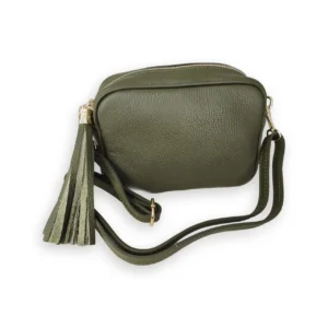 Bolso de piel verde con borla y correa de piel regulable