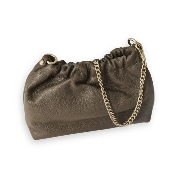 Bolso fruncido ERYNA de piel con cadena color marrón Bolso pequeño fruncido de piel marrón con cadena dorada