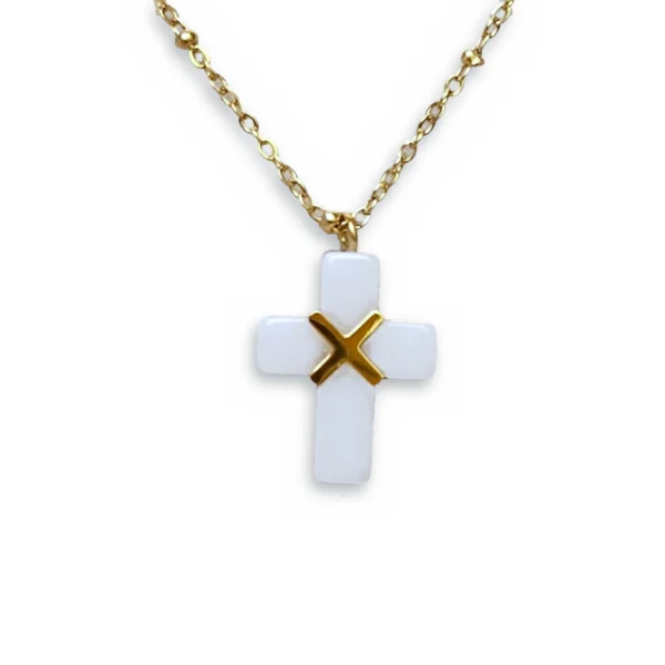 Colgante de cruz en piedra blanca con cadena dorada de acero inoxidable ERYNA