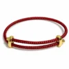Pulsera ERYNA de hilo trenzado ajustable en color rojo con terminales dorados